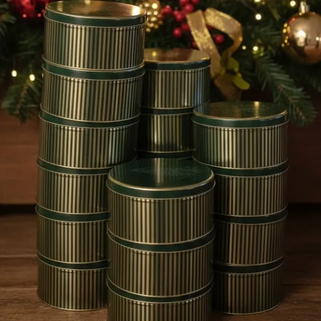 Kuratierte Weihnachtsdosen in Dunkelgrün